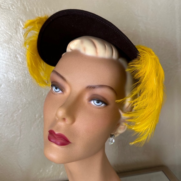 GRACEFUL1940s\' BROWN FELT HALF CAP WITH MAGNIFICENT YELLOW FEATHERS main image 4